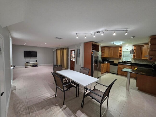 Building Photo - 9460 SW 61st Way