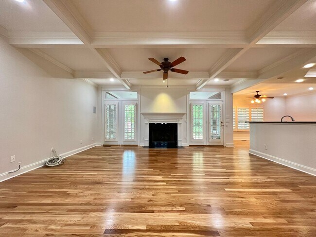 Building Photo - 5 Bed, 3.5 Bath w/ 3 Car Garage Less than 1 Mile from Downtown Franklin