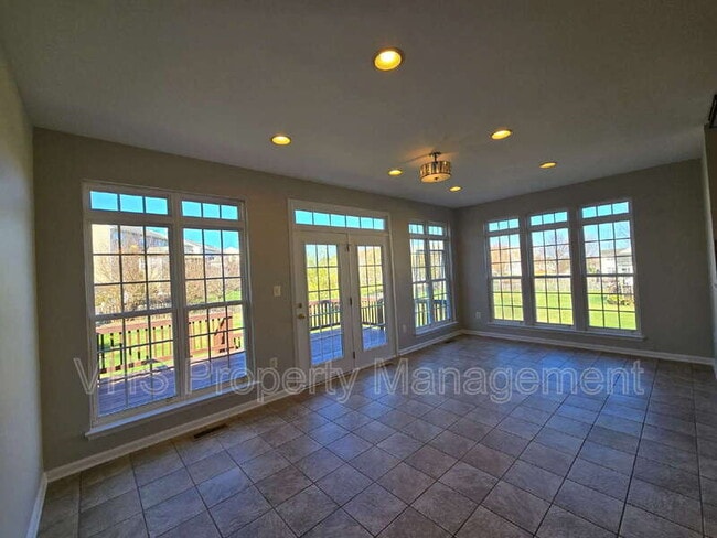 Building Photo - 2520 Post Oak Dr