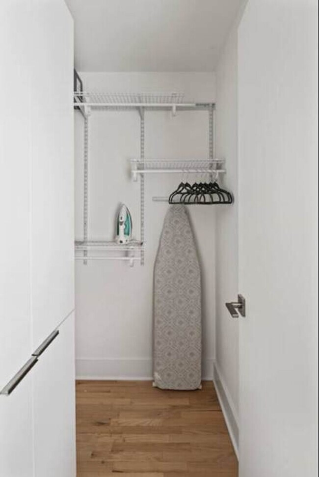 Building Photo - 1136 Crescent Ave NE