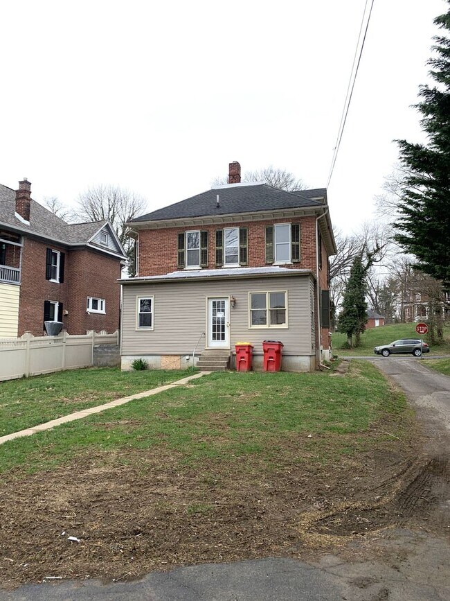 Building Photo - 218 N Prince St