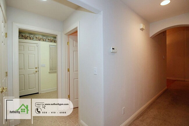 Building Photo - 3377 Heritagetown Dr