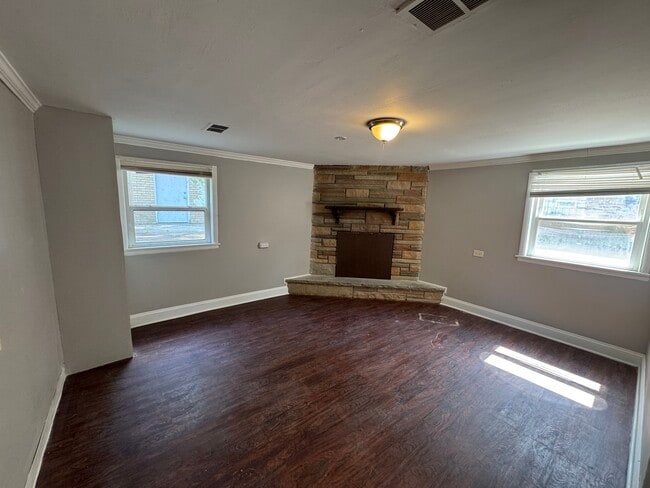 Building Photo - 15125 East End Ave