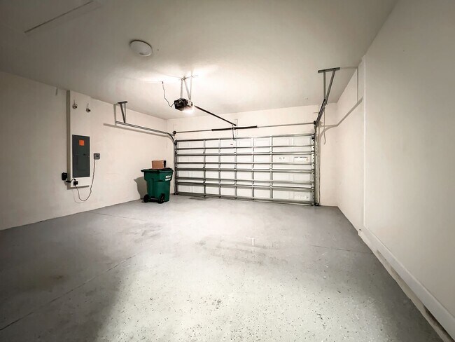 Building Photo - 33147 Shadow Branch Ln