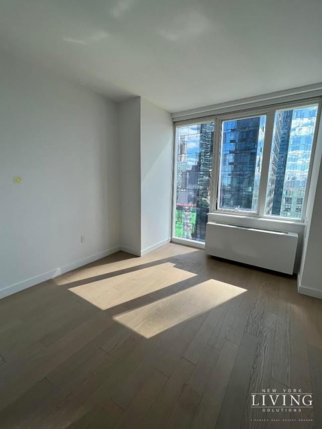 Building Photo - 1 bedroom in LONG ISLAND CITY NY 11101