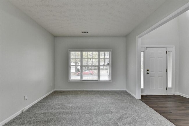 Building Photo - 6670 Island Pointe Dr