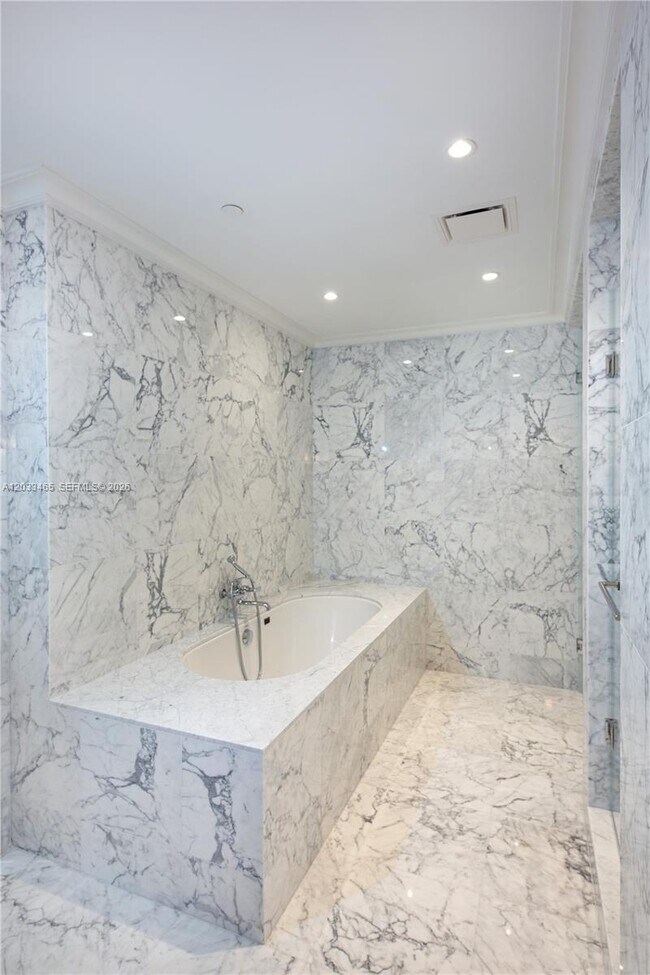 Building Photo - 15701 Collins Ave