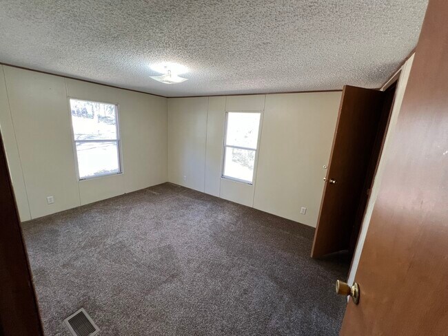 Building Photo - 192 Shadow Oaks Dr