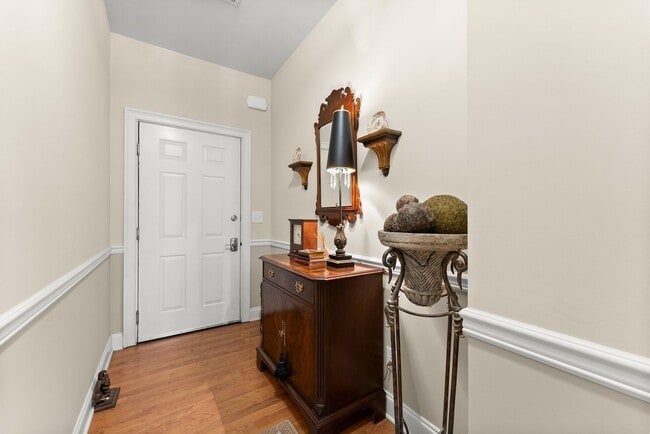 Building Photo - Charming, Step-Less 2 bedroom home with Private Patio Near Lake Lanier