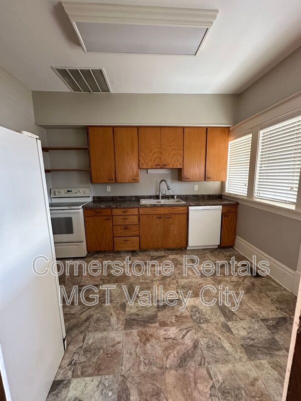 Building Photo - 141 6th St NW