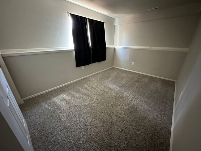 Building Photo - 3 BEDROOM, 2 BATHROOM SINGLE FAMILY HOME LOCATED CLOSE TO PETERSON AFB, SCHRIEVER AFB & FORT CARS...