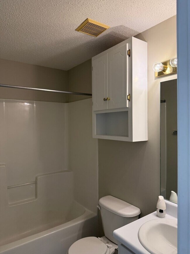 Building Photo - 111 Woodberry Dr