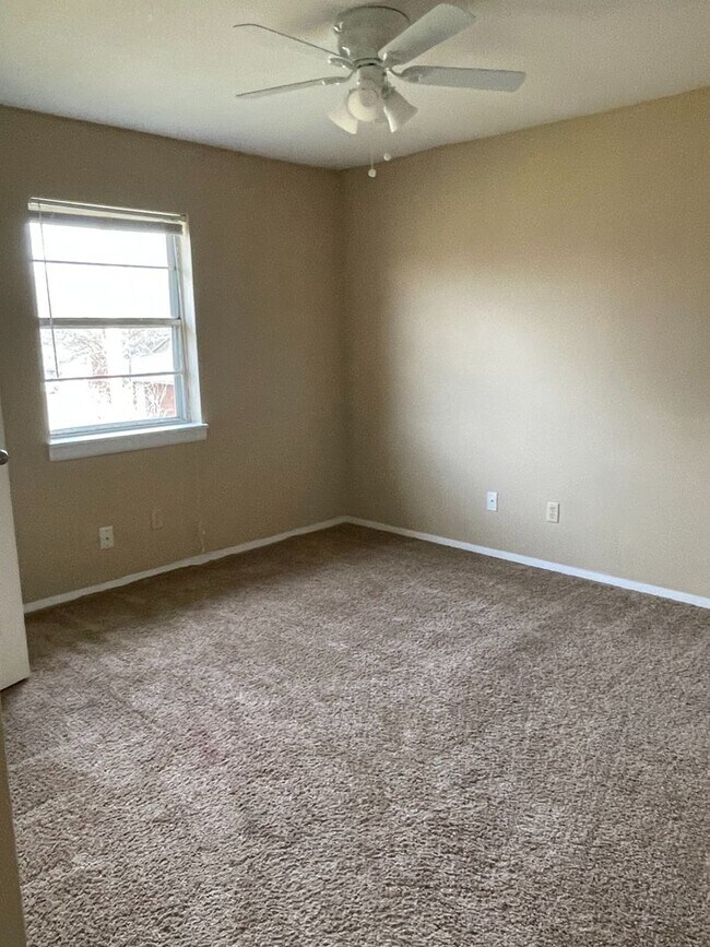 Building Photo - 295/297 Chris Dr.