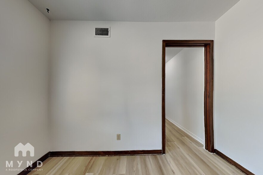 Building Photo - 810 Bradfield Dr
