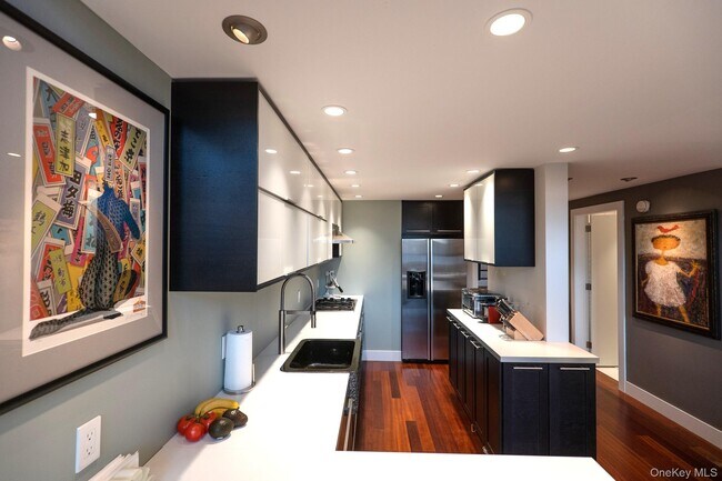 Building Photo - 1 Landmark Sq