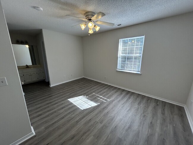Building Photo - 3 BD 2 BA APARTMENT BY TTU FOR RENT