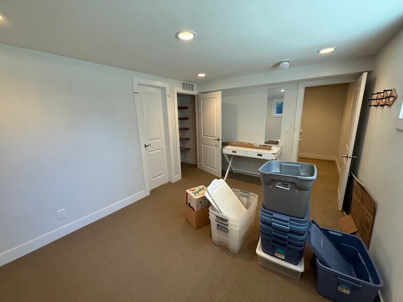 Building Photo - 2627 E Melony Dr
