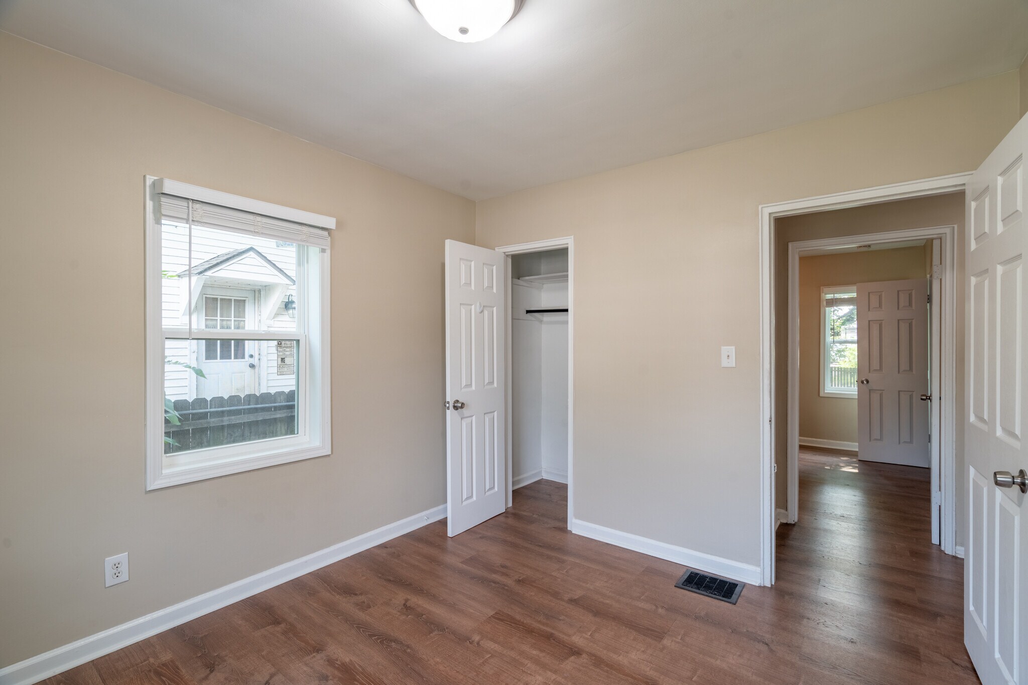 Building Photo - 4015 Valley View Dr