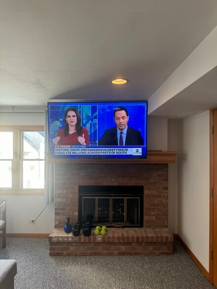 Building Photo - 7S485 Lynn Dr