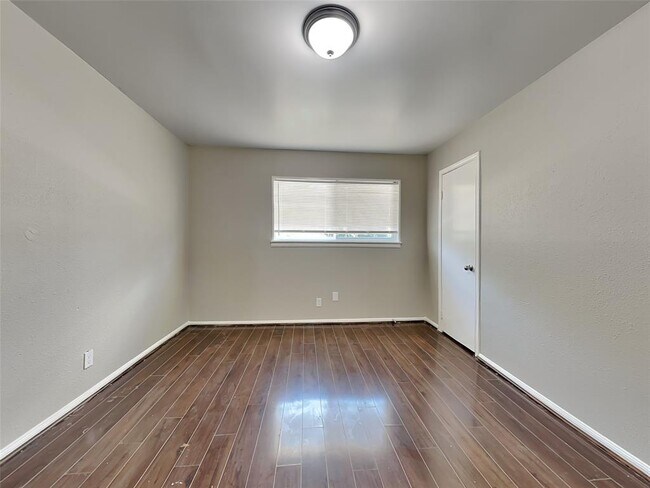 Building Photo - 29623 Raestone St