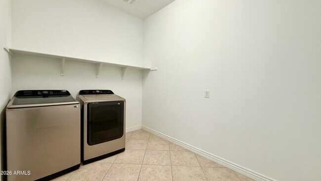 Building Photo - 3355 E Constance Wy