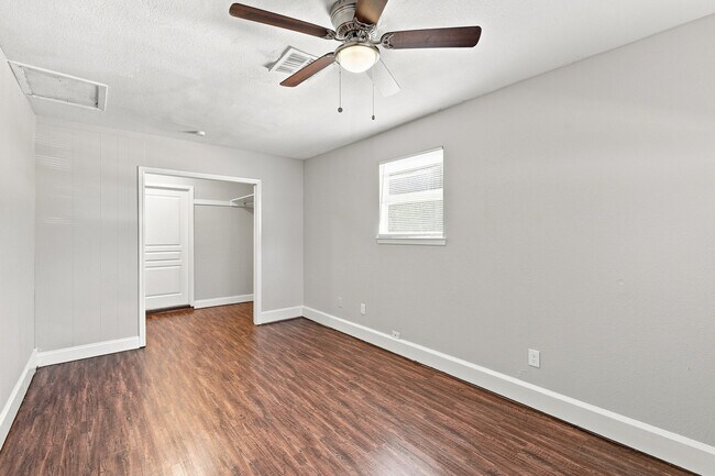 Building Photo - 4BR/2.0BA Single Family - Garland