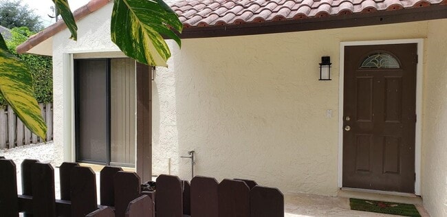 Building Photo - 541 NE 47th St