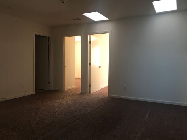 Building Photo - 620 Central Ave