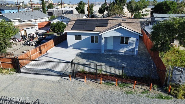 Building Photo - 1081 W Rialto Ave