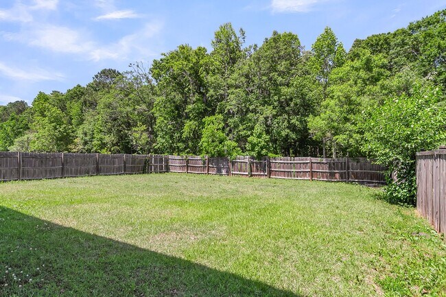 Building Photo - Beautiful & Bright 5BR Home with Large Bac...