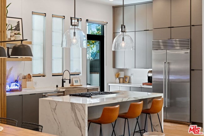 Building Photo - 358 N Bronson Ave