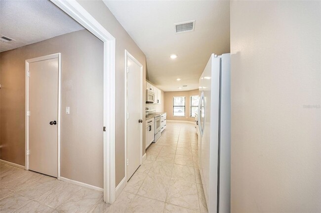 Building Photo - 308 Alba Ln
