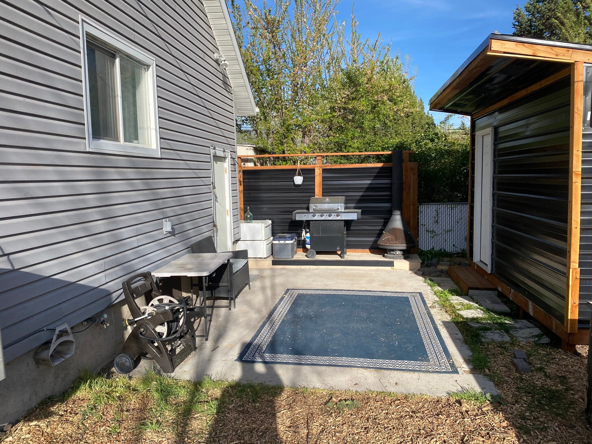 Building Photo - 160 E Leslie Ave