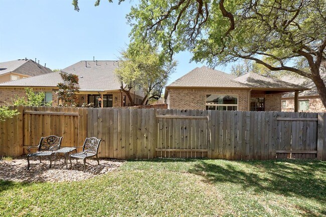 Building Photo - 4004 Gloucester Dr