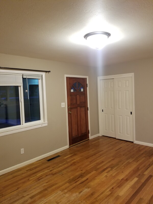 Building Photo - 1207 Castlerock Dr