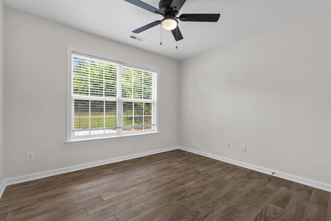 Building Photo - Forest Park