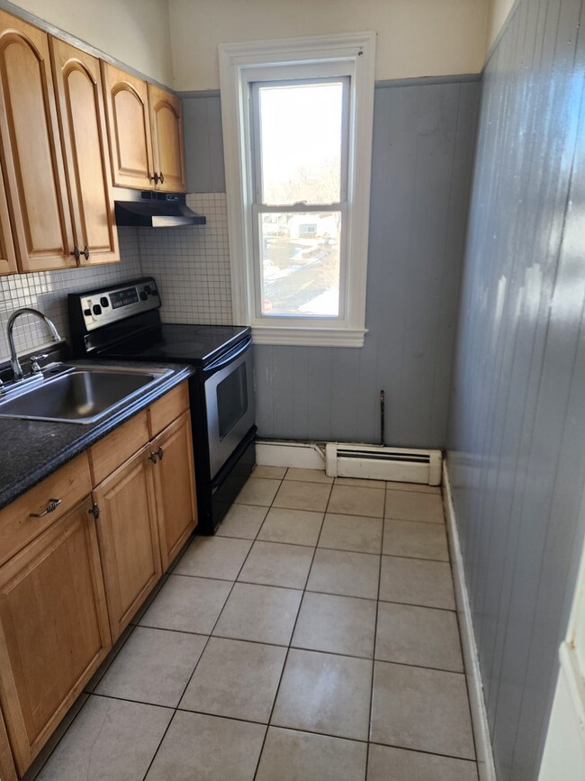 Kitchen - 360 E Haverhill St