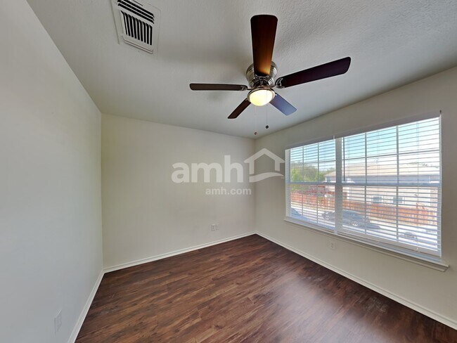 Building Photo - 318 Roswell Cyn