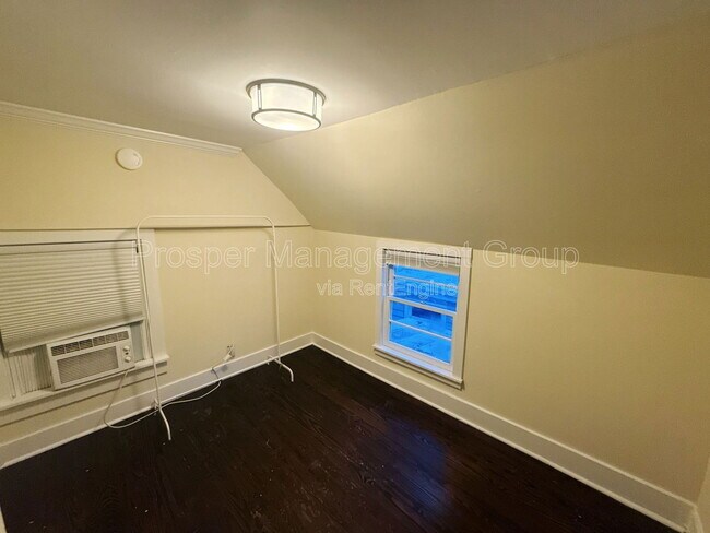 Building Photo - 70 Radcliffe St