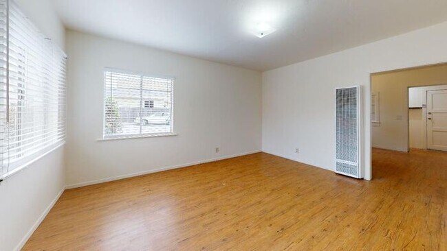 Building Photo - 684 Dias Ave