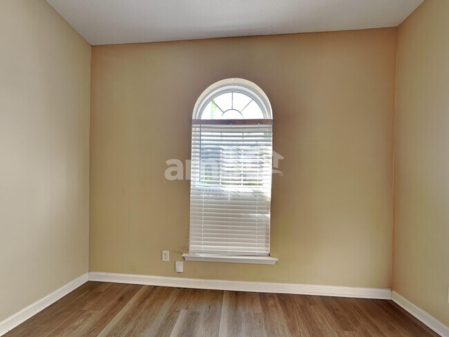 Building Photo - 263 Silver Brook Cir