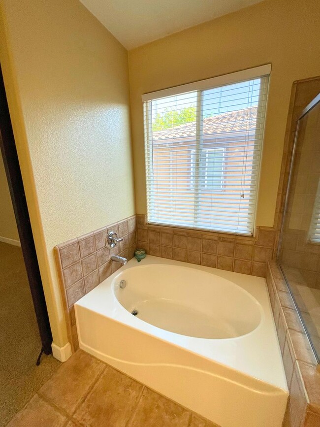 Building Photo - Beautiful 4 bed/ 3.5 bath in Natomas!