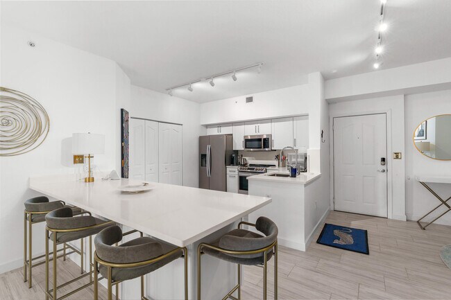 Building Photo - 255 NE 3rd Ave