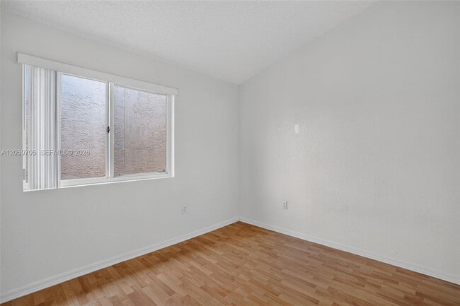 Building Photo - 6225 SW Kendale Lakes Cir