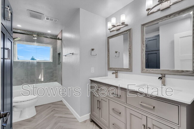 Building Photo - 325 Paraiso Dr