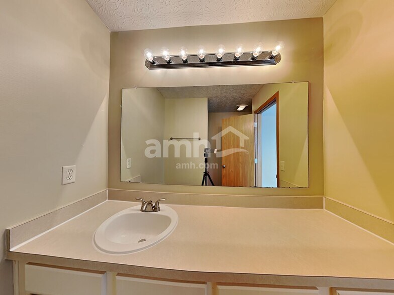 Building Photo - 113 Merriston Cir