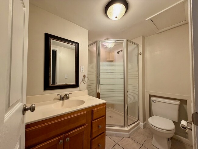 Building Photo - 5S481 Glenoban Dr