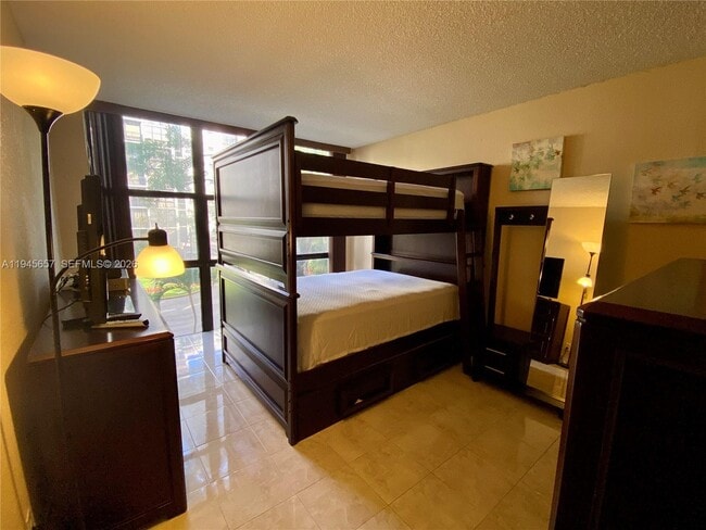 Building Photo - 17011 N Bay Rd