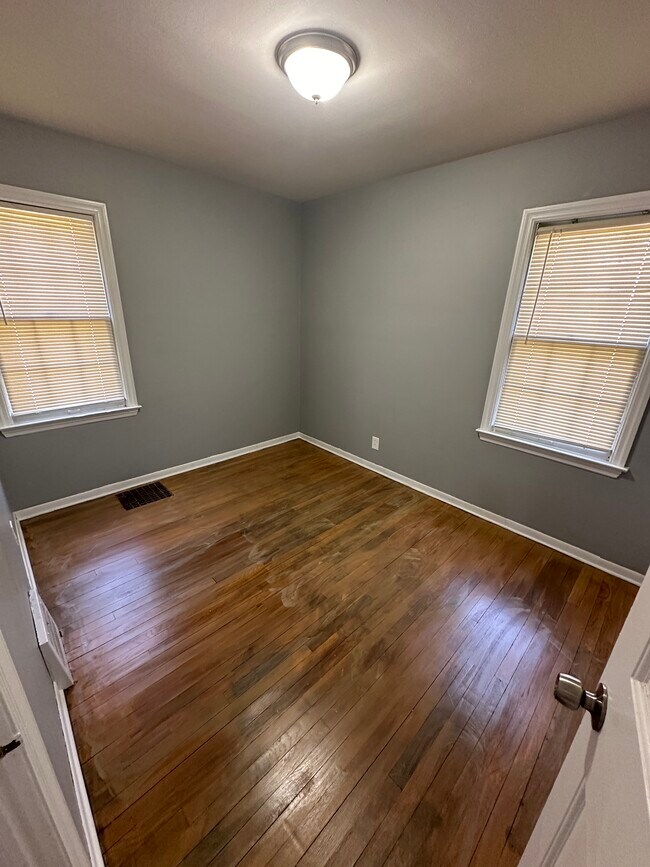 Building Photo - 1709 N Ballenger Hwy