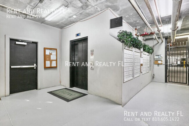 Building Photo - **A UNIT IN THE DYNAMIC AREA OF HYDE PARK**